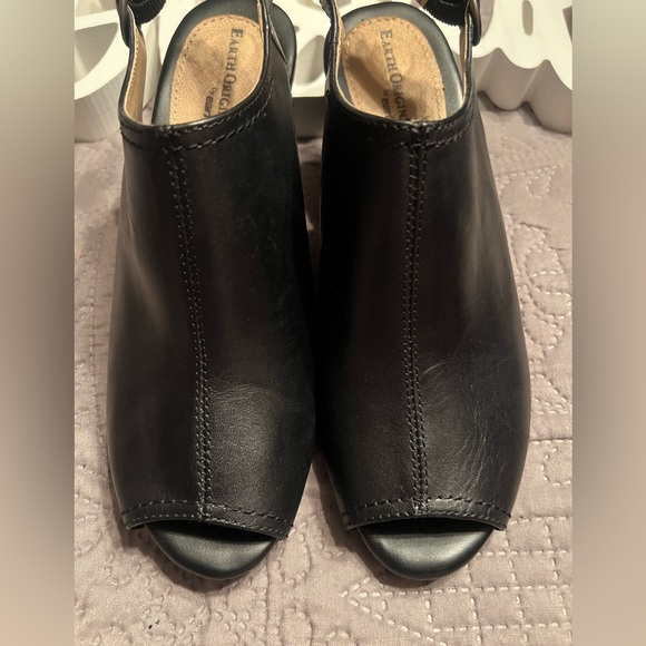 EARTH ORIGINS BY EARTH, good condition dress heeled sandals. - Picture 6 of 7